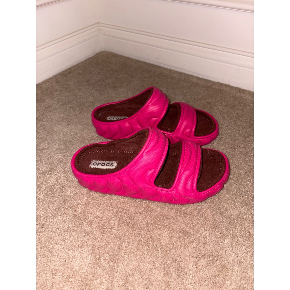 NWOT Crocs Stomp Puffy Sandal Pink Faux Fur Lined Platform Slide 210074 W9 M7